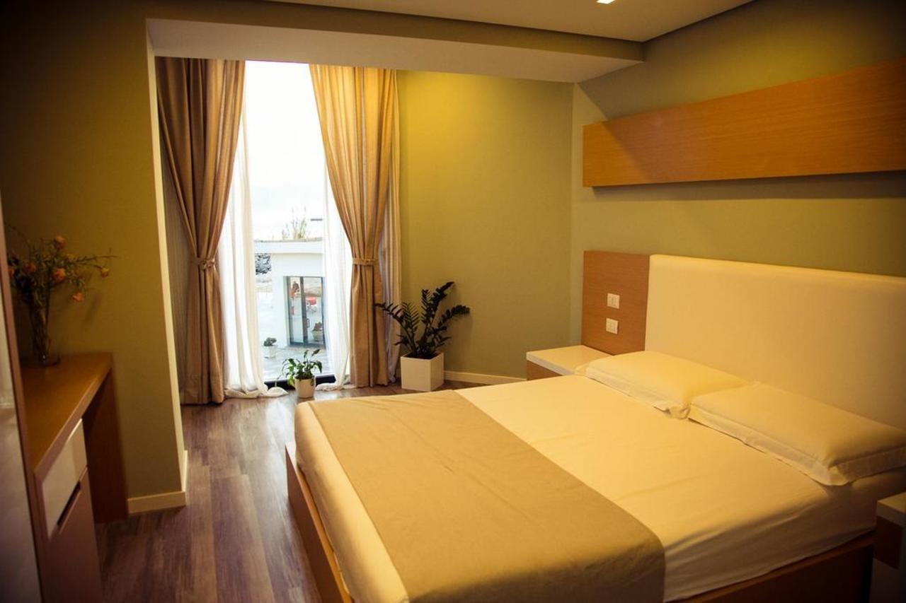 Hotel Bologna Vlorë Εξωτερικό φωτογραφία