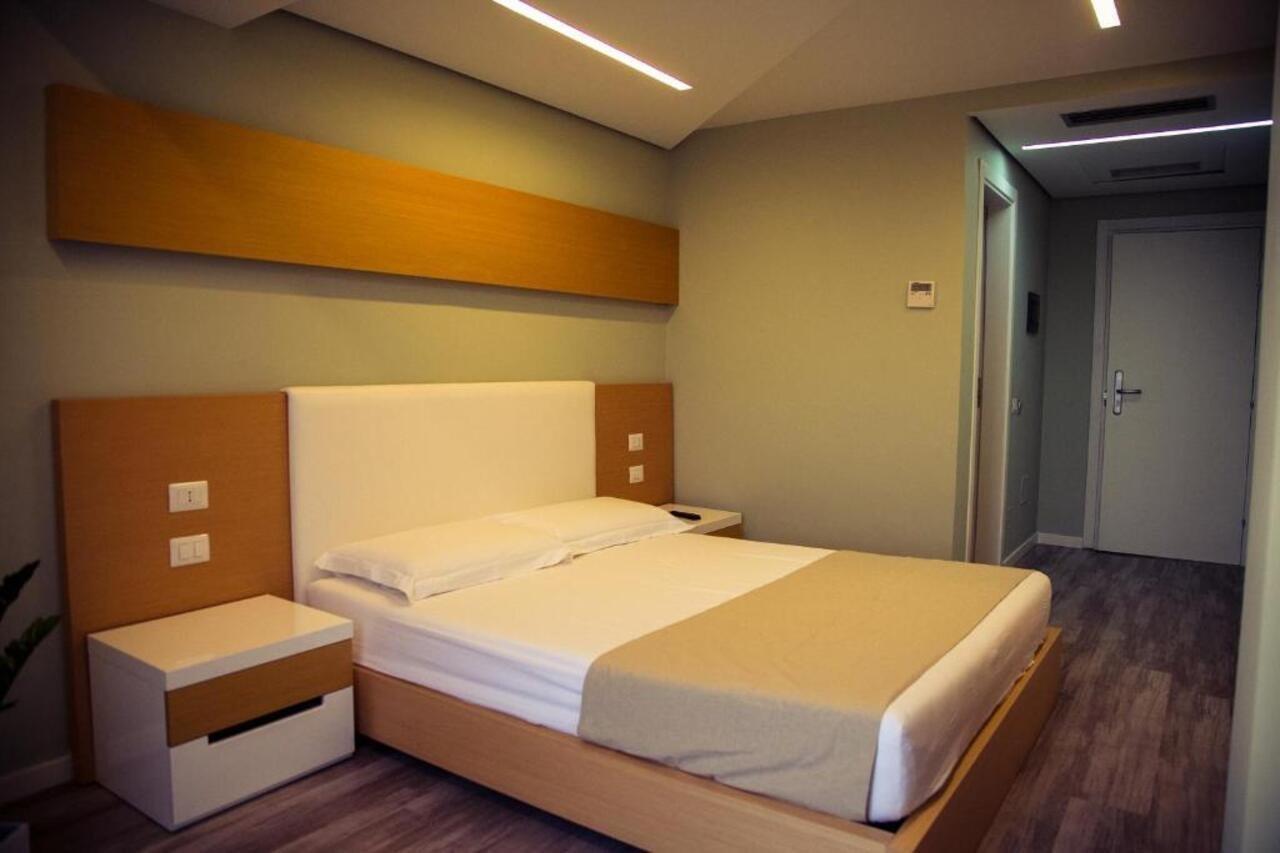 Hotel Bologna Vlorë Εξωτερικό φωτογραφία